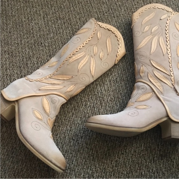 Sundance Shoes - Sundance Appliquéd Birch Leaf Boots, EUC, 9